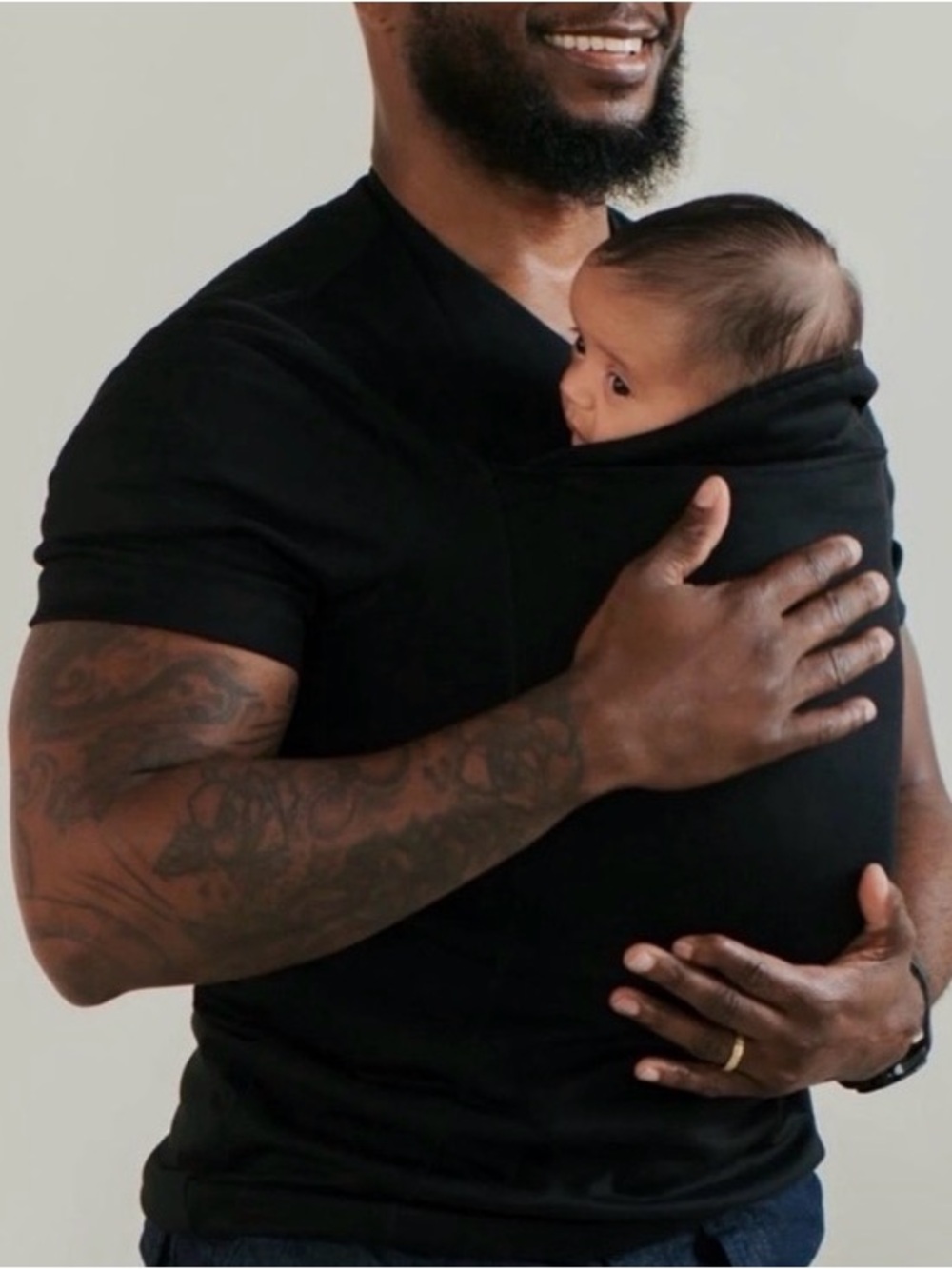 Lalabu Men’s Black V-Neck Babywearing Tee